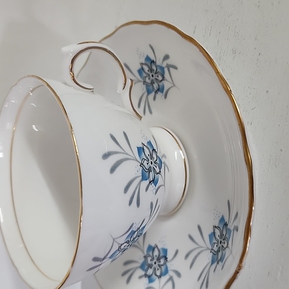 Colclough Vintage Tea Cup & Saucer Bone China England Blue Flower Gold - Picture 7 of 8